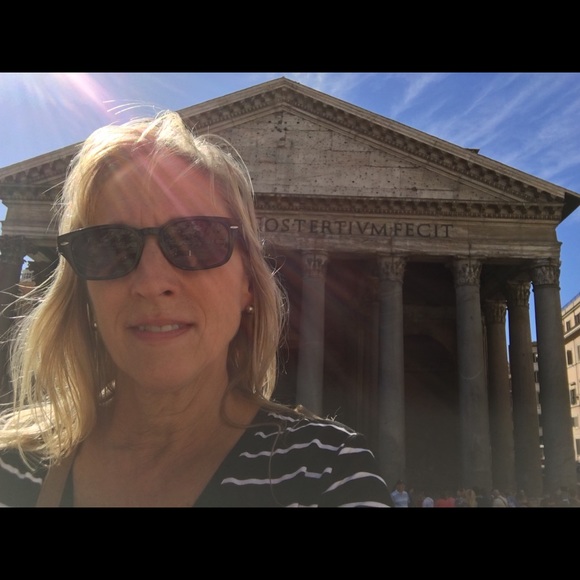 Meet your Posher, Loretta - Picture 2 of 5